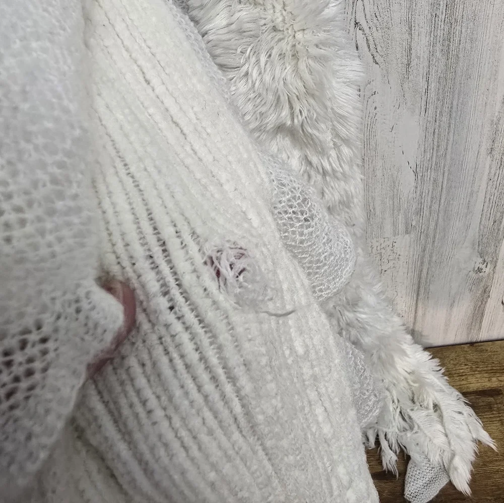Fluffy White Knit Scarf